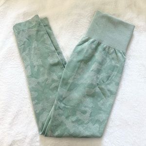 NVGTN Sage Green Camo Seamless Leggings sz S